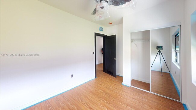 516 NW 2nd St-Unit -2 in Hallandale Beach, FL - Building Photo - Building Photo