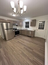 156 Grove Ave in Groton, CT - Building Photo - Building Photo