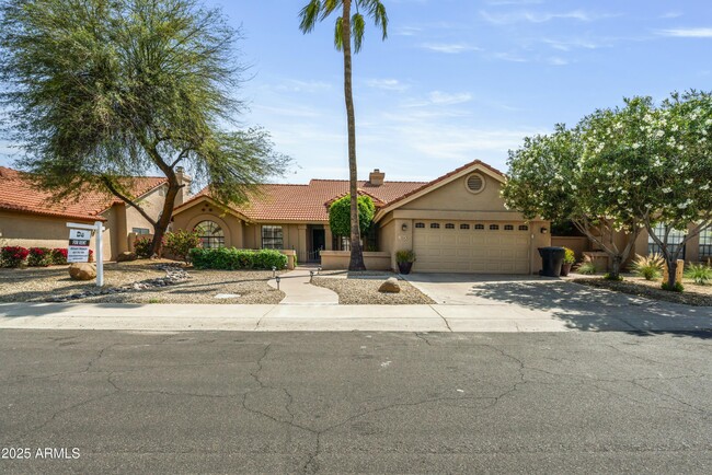 10043 E Dreyfus Ave in Scottsdale, AZ - Building Photo - Building Photo