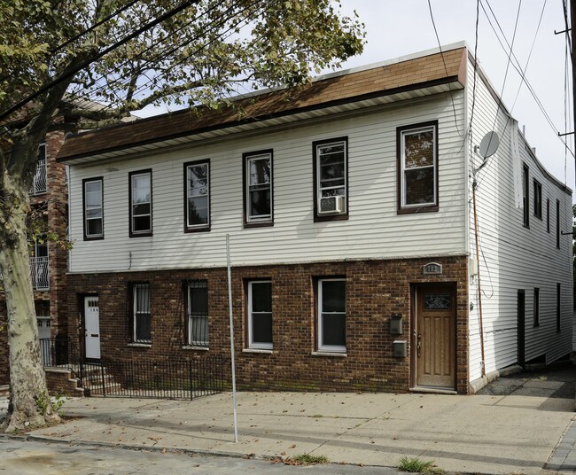 102-104 Leonard St in Jersey City, NJ - Building Photo - Building Photo