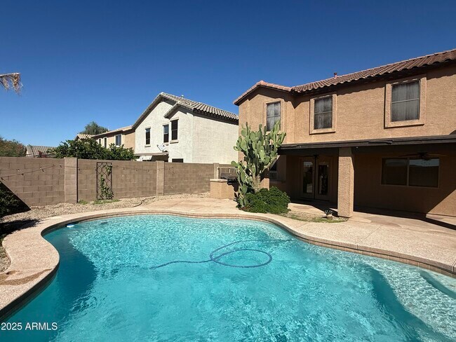 2525 W Straight Arrow Ln in Phoenix, AZ - Building Photo - Building Photo