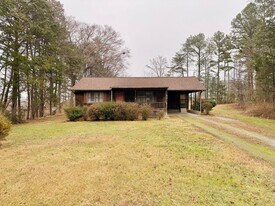 3205 Cherry Hill Church Rd in South Boston, VA - Building Photo