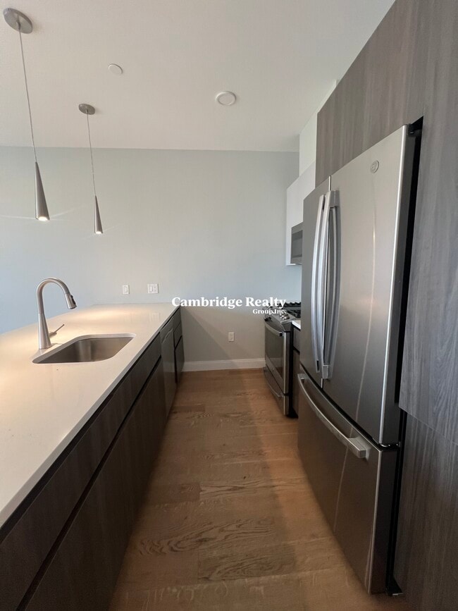 15 Central St, Unit 310A in Somerville, MA - Foto de edificio - Building Photo
