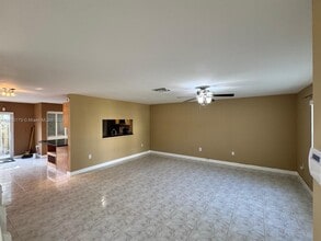 10876 NW 8th St in Pembroke Pines, FL - Building Photo - Building Photo