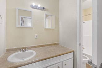 230 E Virginia St, Unit 1 in Beaumont, TX - Building Photo - Building Photo