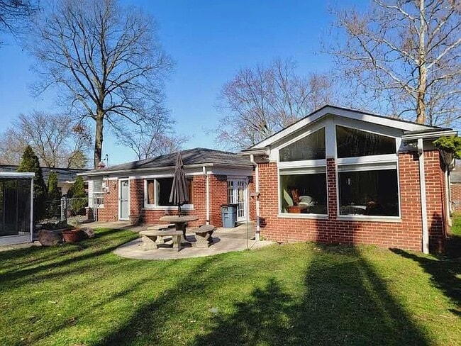 18311 Norwich St in Livonia, MI - Foto de edificio - Building Photo