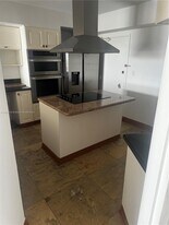 5161 Collins Ave, Unit 1118 in Miami Beach, FL - Building Photo