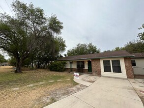 7338 Marble Creek Dr in San Antonio, TX - Building Photo - Building Photo