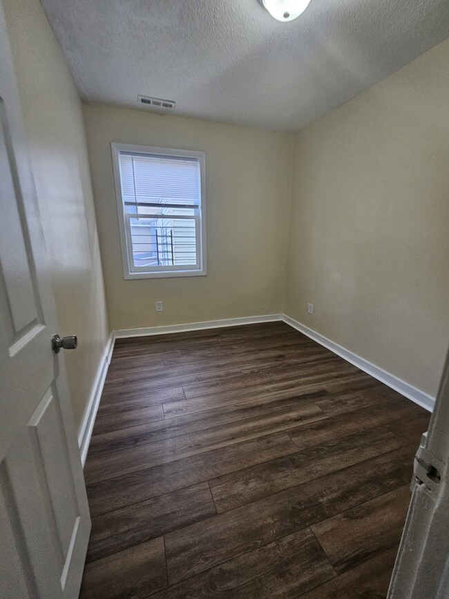 307 Greenwich Ave, Unit 2 in New Haven, CT - Building Photo - Building Photo