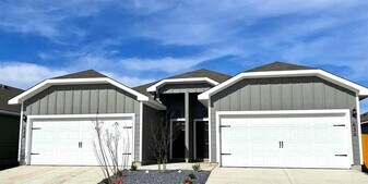 3412 Seguin Rd in Seguin, TX - Building Photo