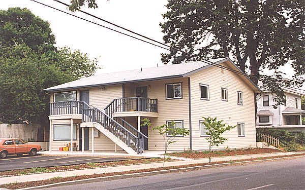 1933 SE 12th Ave in Portland, OR - Building Photo