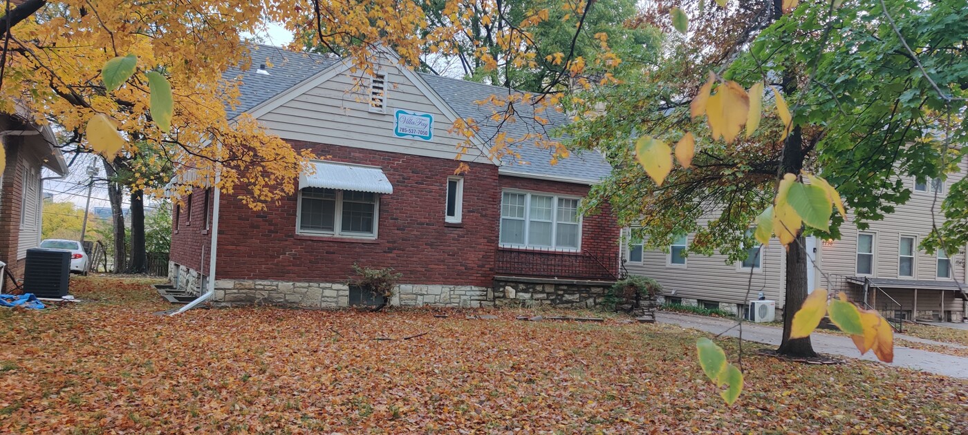 1738 Laramie St in Manhattan, KS - Foto de edificio