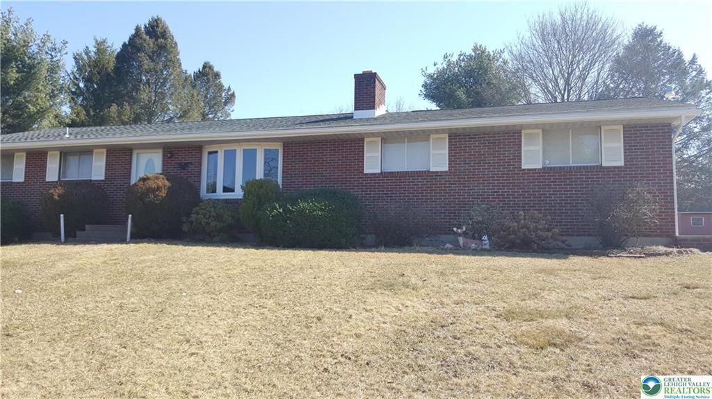 1370 Bangor Rd in Nazareth, PA - Building Photo