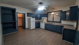 1400 Wheeling Ave, Unit A in Muncie, IN - Building Photo