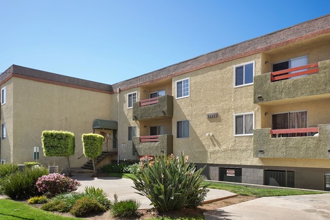 13266 Foothill Blvd in Los Angeles, CA - Building Photo - Building Photo