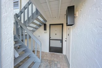 611 Lively Dr in Sun City Center, FL - Building Photo - Building Photo