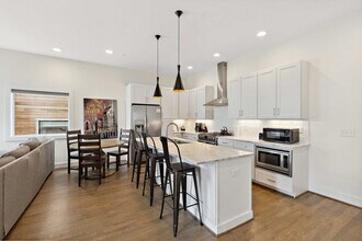 960 9th Ave S in Nashville, TN - Foto de edificio - Building Photo