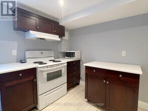 1074 Upper Sherman Ave in Hamilton, ON - Building Photo - Building Photo