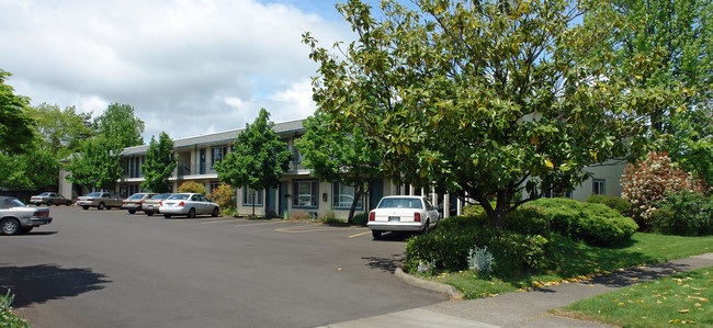 Country Squire in Corvallis, OR - Building Photo - Building Photo