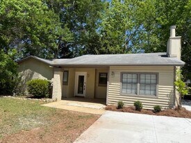 2736 Vassar Rd in Tallahassee, FL - Building Photo