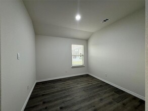 6025 Stuart Dr in Aubrey, TX - Building Photo - Building Photo