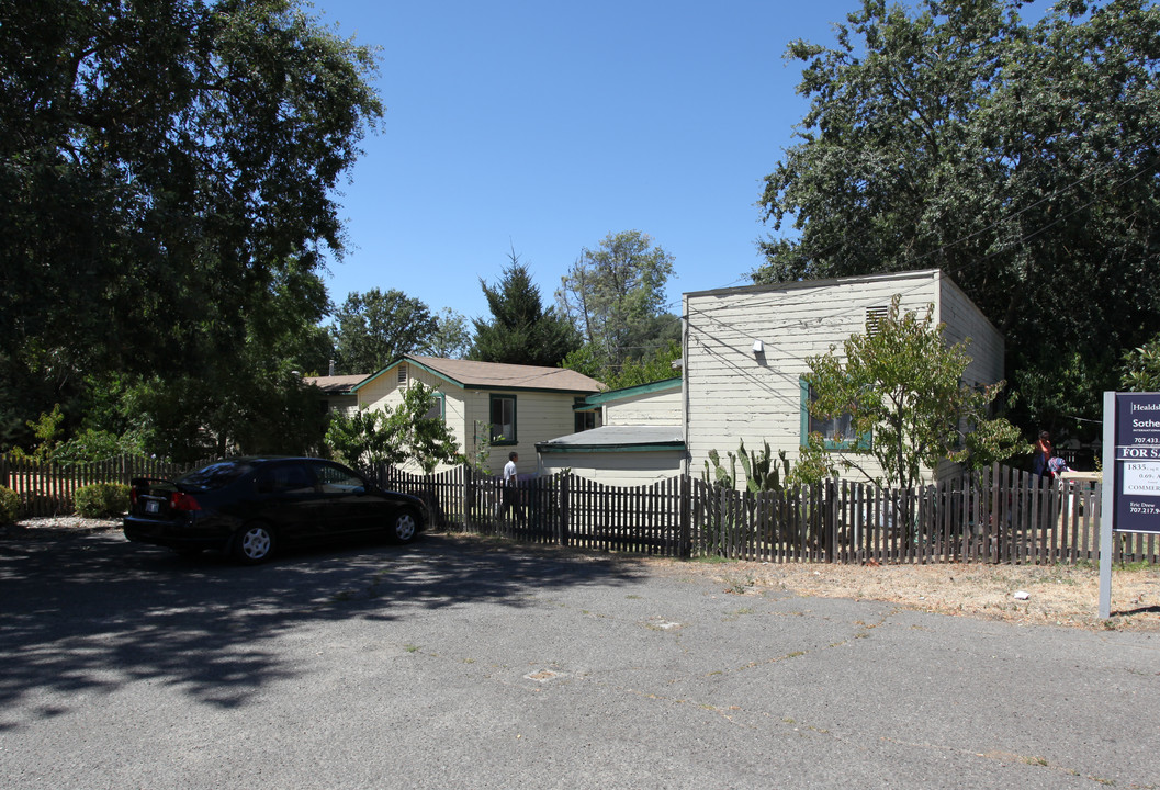 147 Healdsburg Ave in Healdsburg, CA - Building Photo