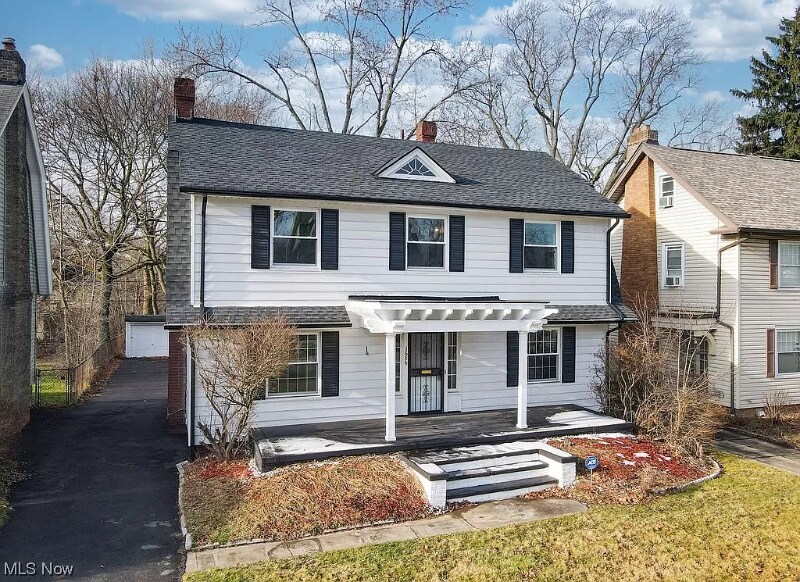 1686 Lee Rd in Cleveland Heights, OH - Building Photo