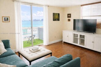 1801 S Treasure Dr, Unit 426 in North Bay Village, FL - Building Photo - Building Photo