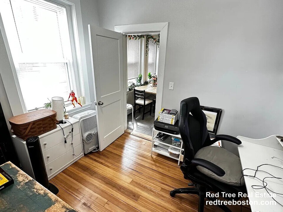 1284 Commonwealth Ave, Unit 3 in Boston, MA - Building Photo