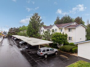10941-11002 SE Petrovitsky Rd in Renton, WA - Building Photo - Building Photo