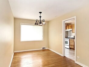 2450 W Berwyn Ave, Unit #1N in Chicago, IL - Building Photo - Building Photo