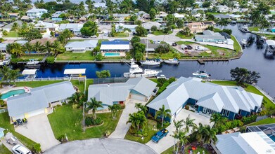 1360 SW Albatross Way in Palm City, FL - Foto de edificio - Building Photo