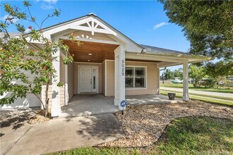 5029 SE Jack Ave in Stuart, FL - Foto de edificio - Building Photo
