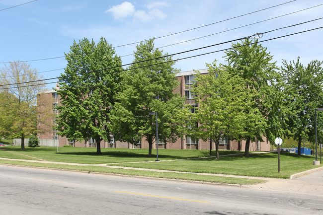 Adams Park Apartments in Grand Rapids, MI - Building Photo - Building Photo