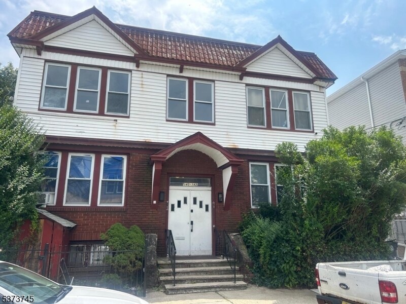 140 Leslie St in Newark, NJ - Building Photo