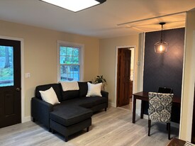 233 Ashwood Terrace in Stratford, CT - Building Photo