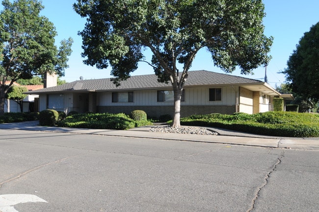 1800 Devonshire Ave in Modesto, CA - Building Photo - Building Photo