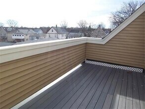 122 Harvard Ave in Medford, MA - Foto de edificio - Building Photo