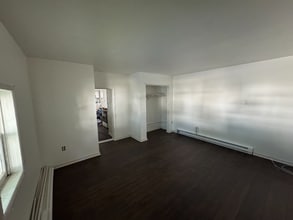 75 W Main St, Unit 5 in Avon, NY - Building Photo - Building Photo