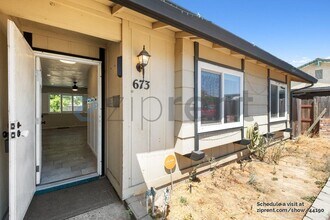 673 Locust Ave in Manteca, CA - Building Photo - Building Photo