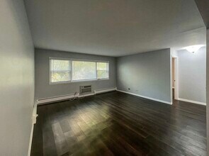 215 Country Club Dr, Unit 215 Country Club Dr in Lake Geneva, WI - Foto de edificio - Building Photo