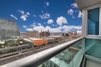 4575 Dean Martin Dr in Las Vegas, NV - Building Photo - Building Photo