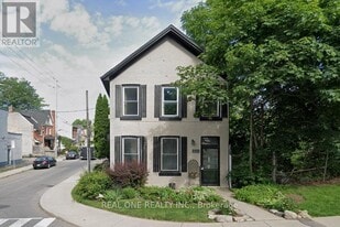 118 Queen St S in Hamilton, ON - Building Photo