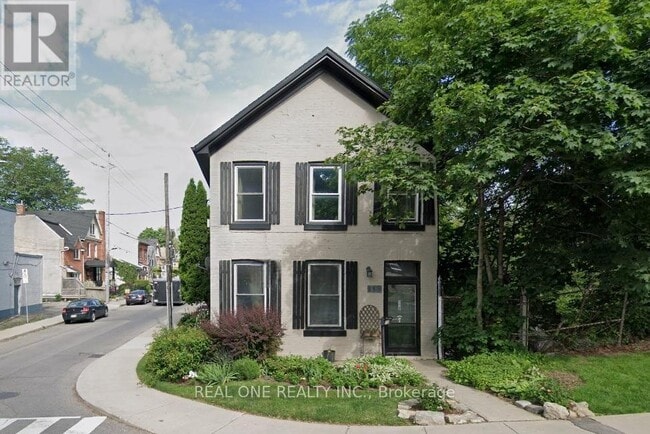 property at 118 Queen St S