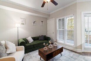 590 James Maxwell Rd in Atlanta, GA - Building Photo