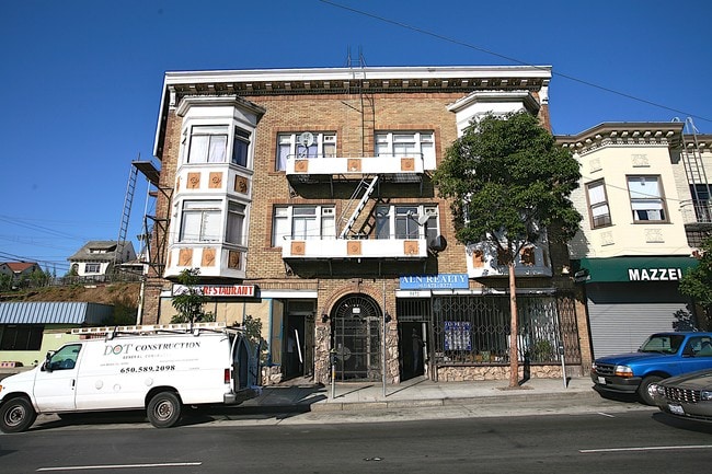 5172-5176 3rd St in San Francisco, CA - Foto de edificio - Building Photo