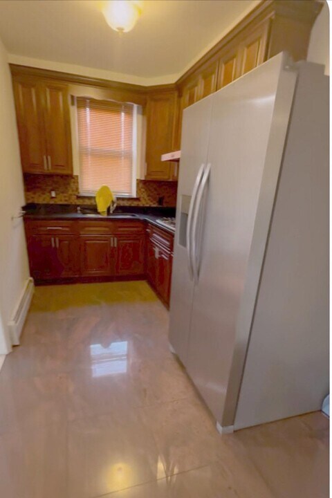 52-12 72nd Pl in Queens, NY - Building Photo