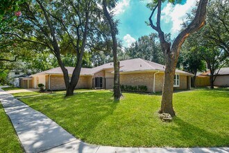 16117 De Lozier St in Jersey Village, TX - Foto de edificio - Building Photo