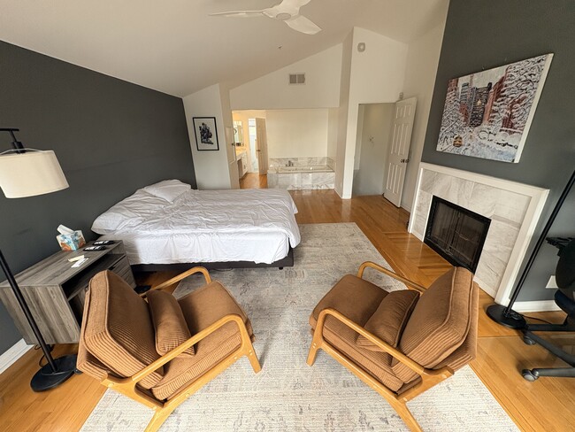 4201 E Ocean Blvd in Long Beach, CA - Foto de edificio - Building Photo