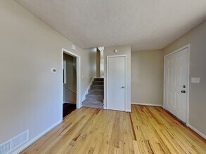 8238 Redwood Dr in Jonesboro, GA - Building Photo - Building Photo